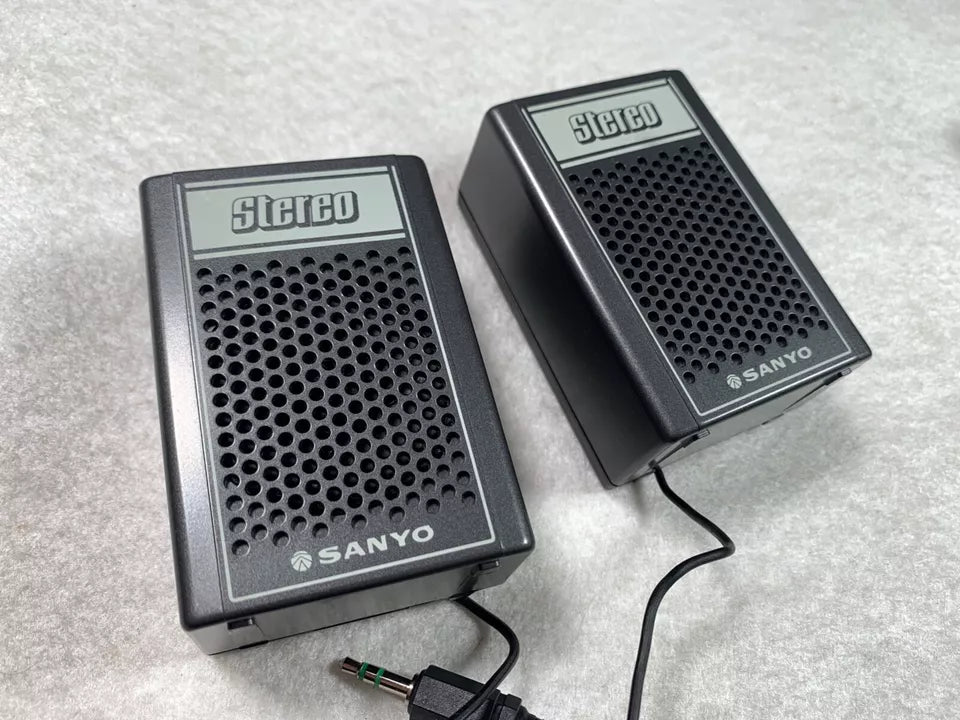 Sanyo MG10SP Walkman Personal Cassette Stereo with Speakers Boxed
