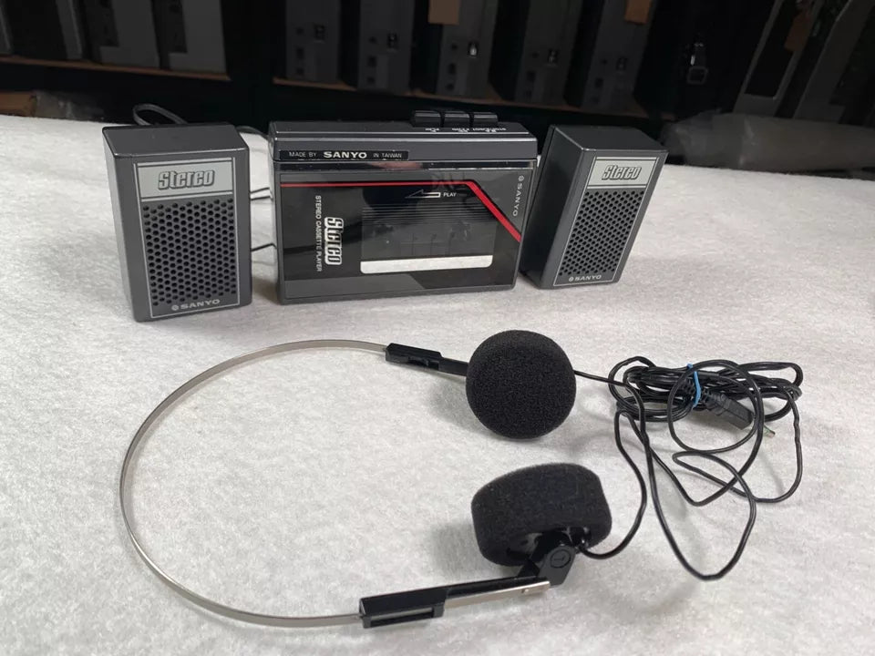 Sanyo MG10SP Walkman Personal Cassette Stereo with Speakers Boxed
