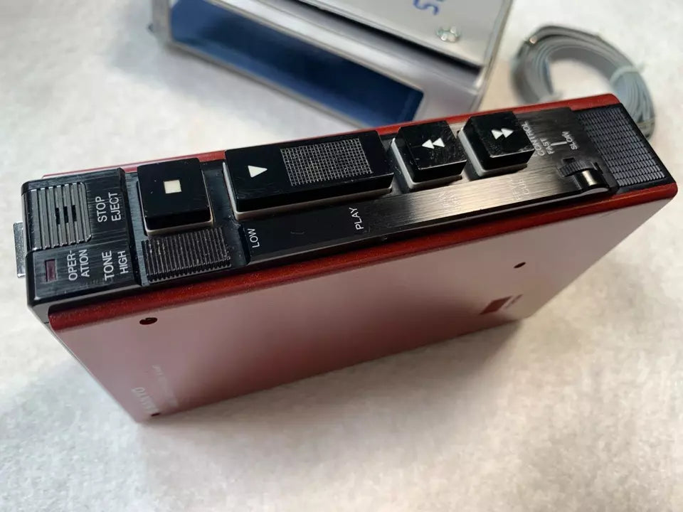 Sanyo M4440 Walkman Personal Cassette Stereo with Case & Strap