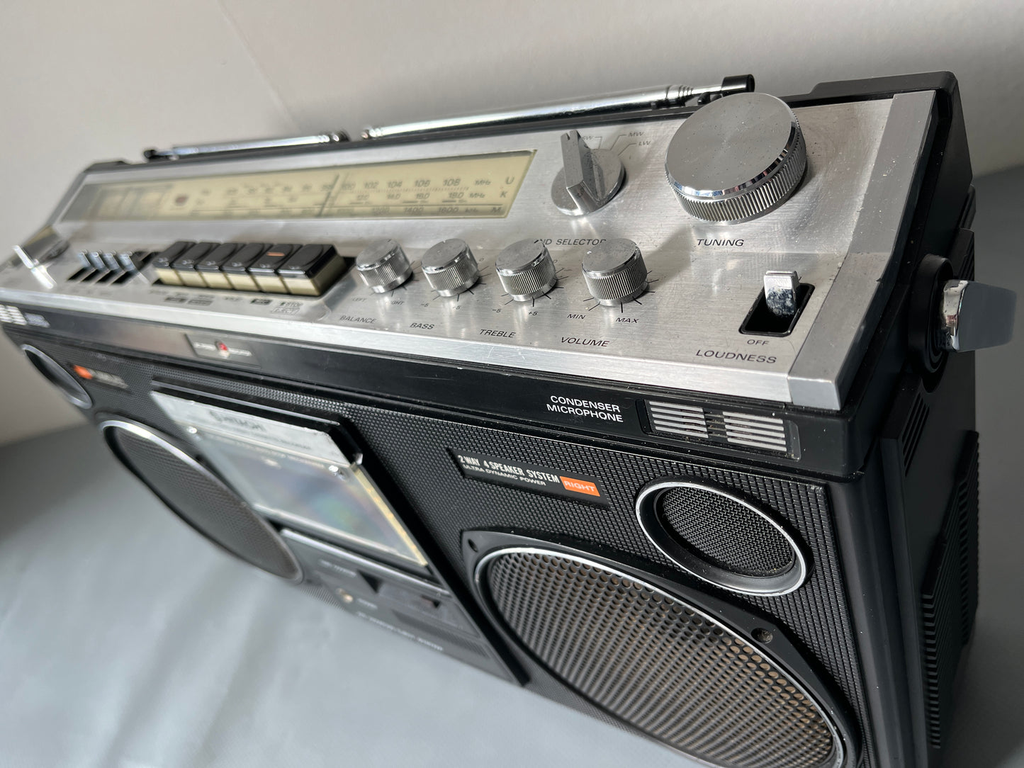 Hitachi TRK-8080 Boombox. Radio Cassette