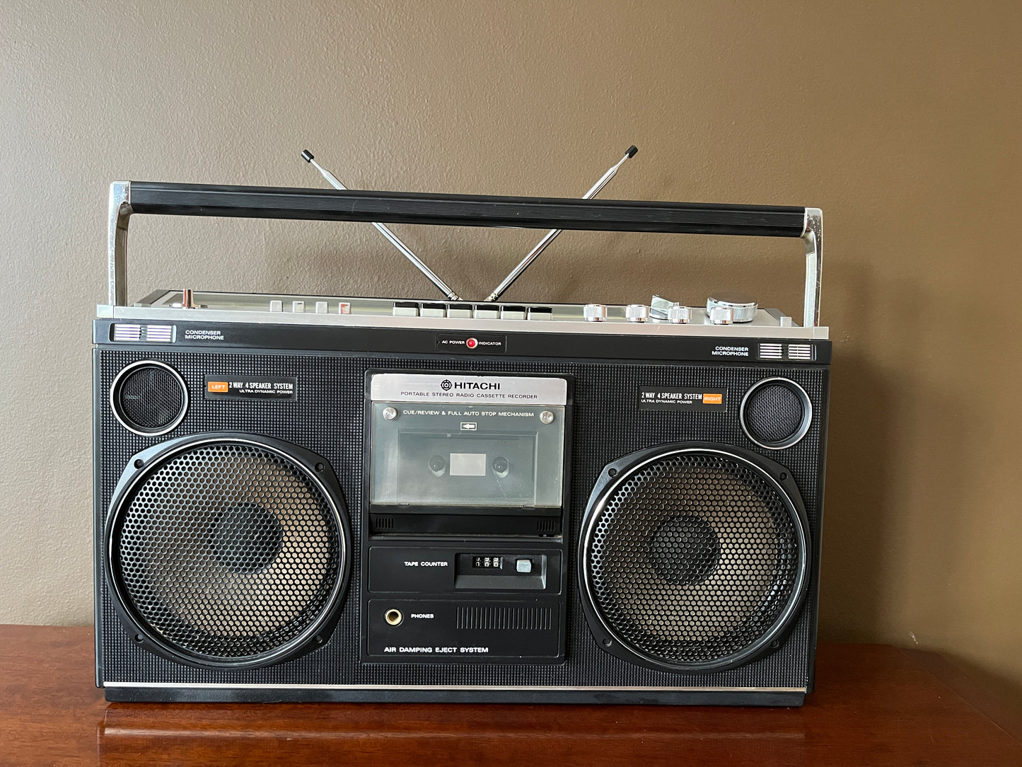 Hitachi TRK-8080 Boombox. Radio Cassette