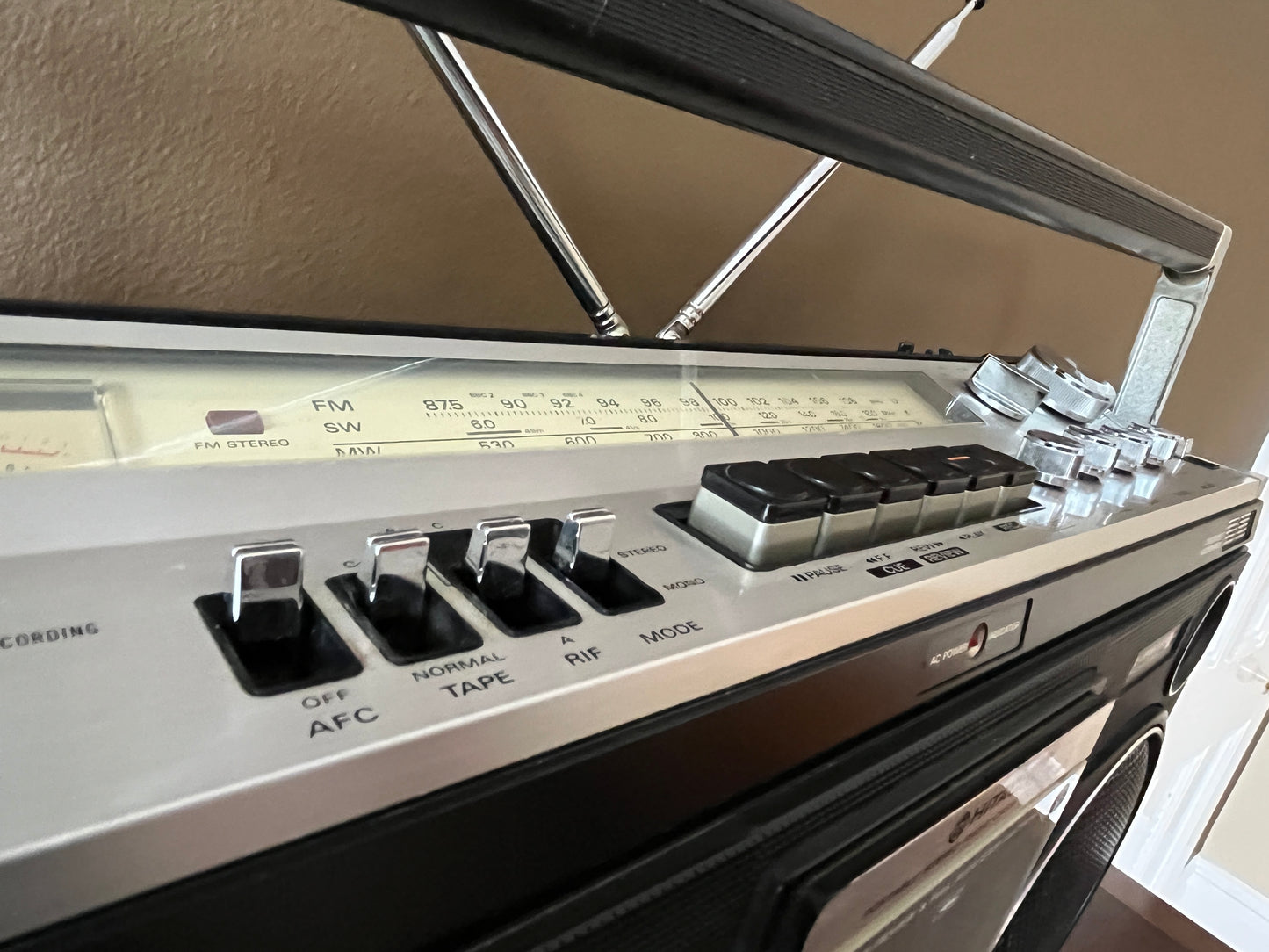 Hitachi TRK-8080 Boombox. Radio Cassette