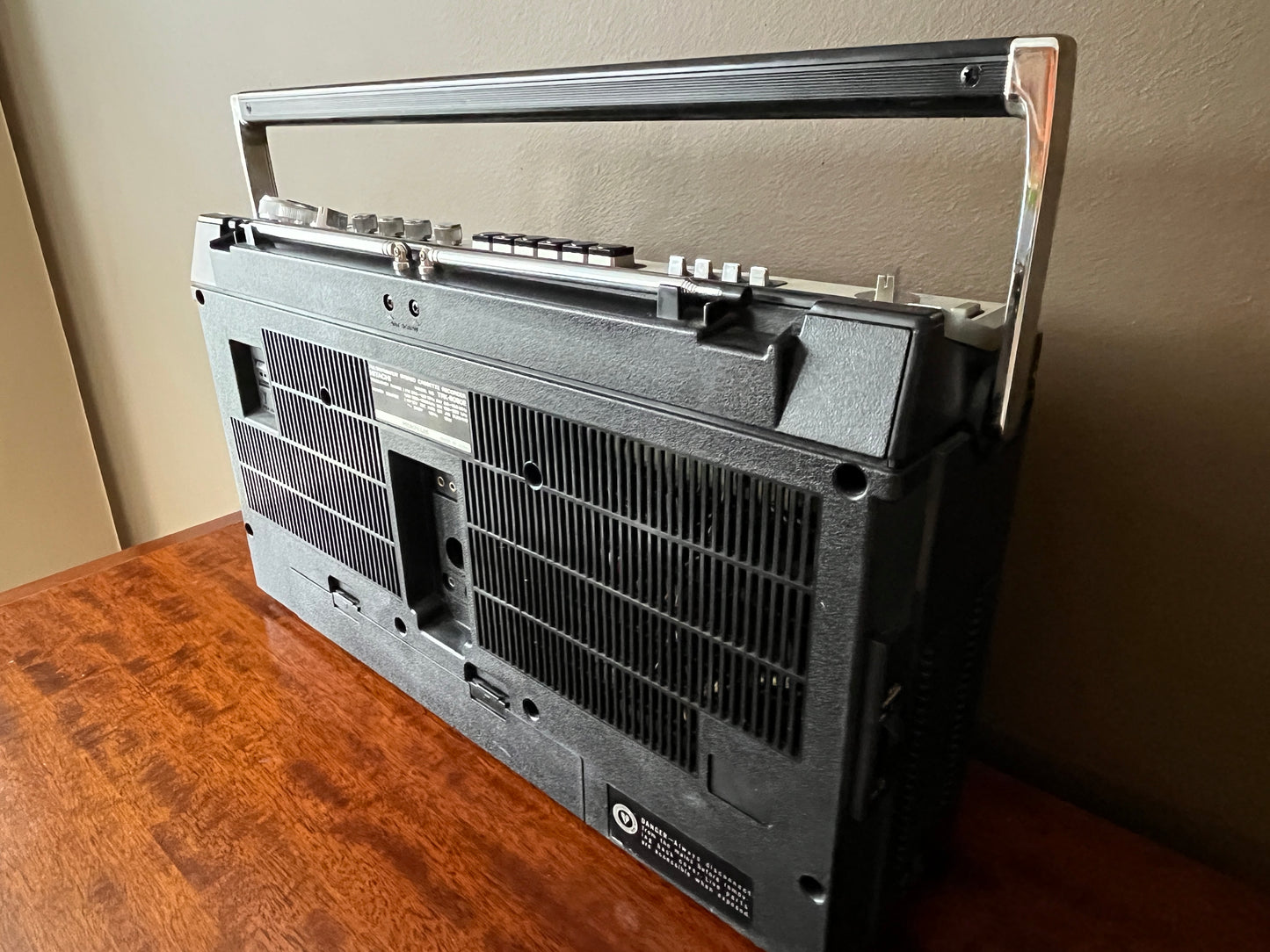 Hitachi TRK-8080 Boombox. Radio Cassette