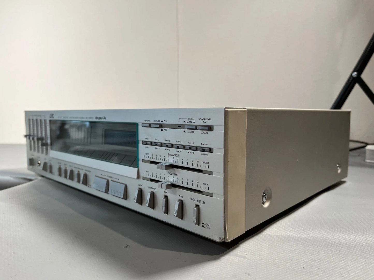 JVC R-S77 Receiver. Vintage Phono Tape Amplifier AM/FM Tuner