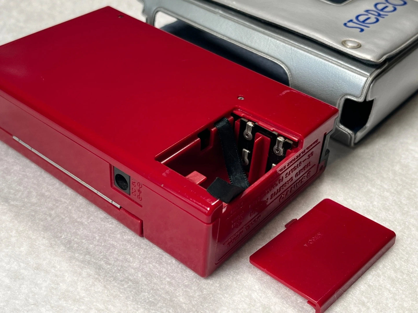Sanyo M3330 Vintage Cassette Walkman With Case