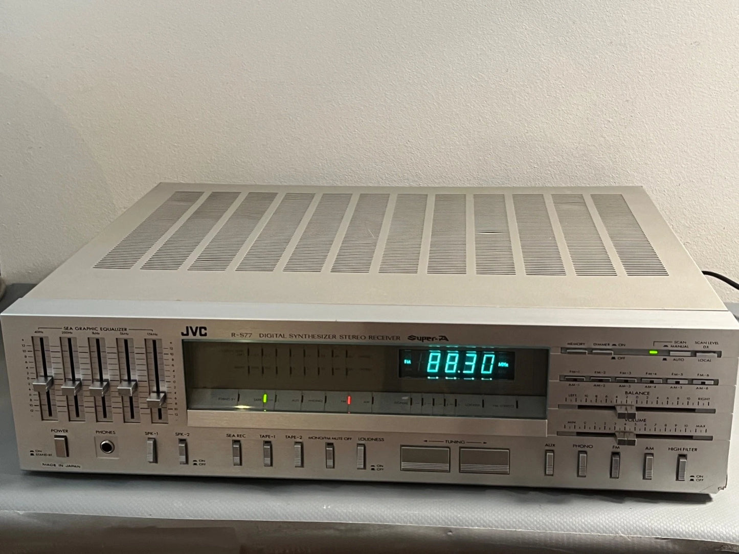 JVC R-S77 Receiver. Vintage Phono Tape Amplifier AM/FM Tuner