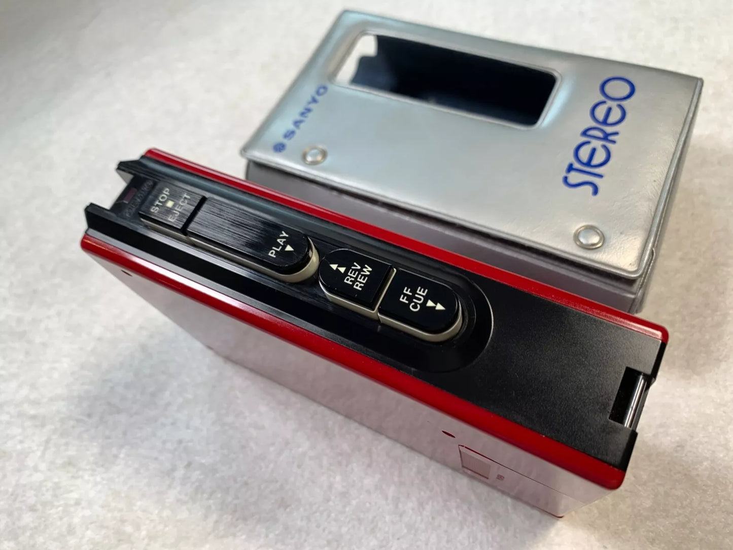 Sanyo M3330 Walkman Personal Cassette Stereo with Case