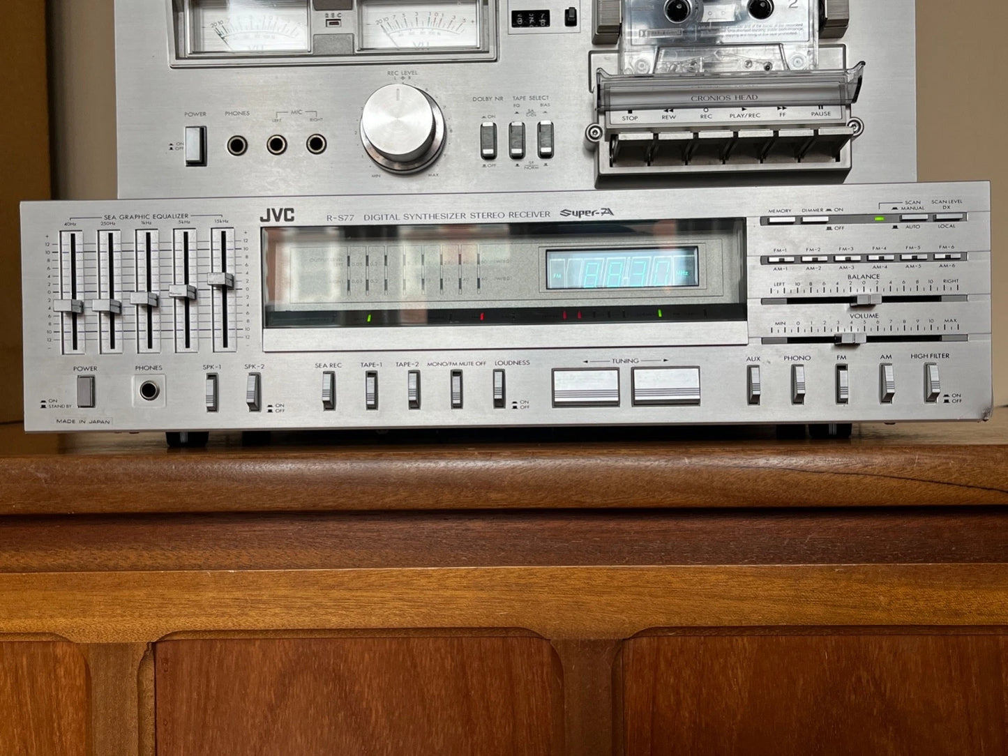 JVC R-S77 Receiver. Vintage Phono Tape Amplifier AM/FM Tuner
