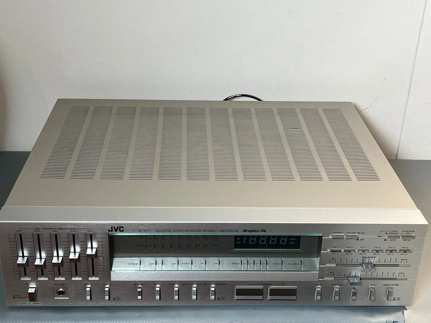 JVC R-S77 Vintage Amplifier Receiver. Phono Tape Amplifier AM/FM Tuner