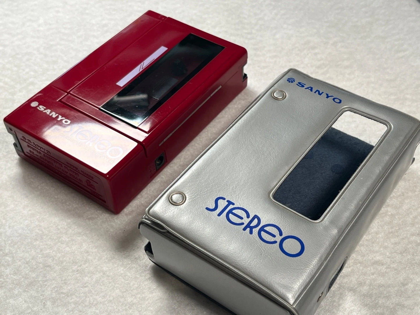 Sanyo M3330 Vintage Cassette Walkman With Case