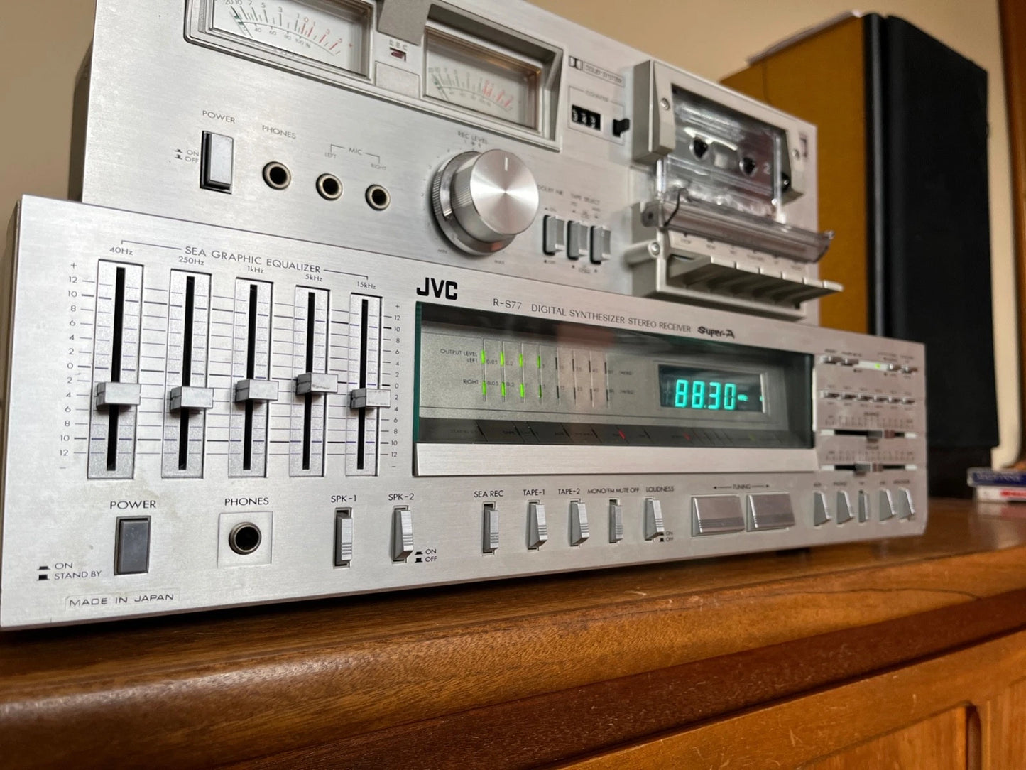 JVC R-S77 Receiver. Vintage Phono Tape Amplifier AM/FM Tuner