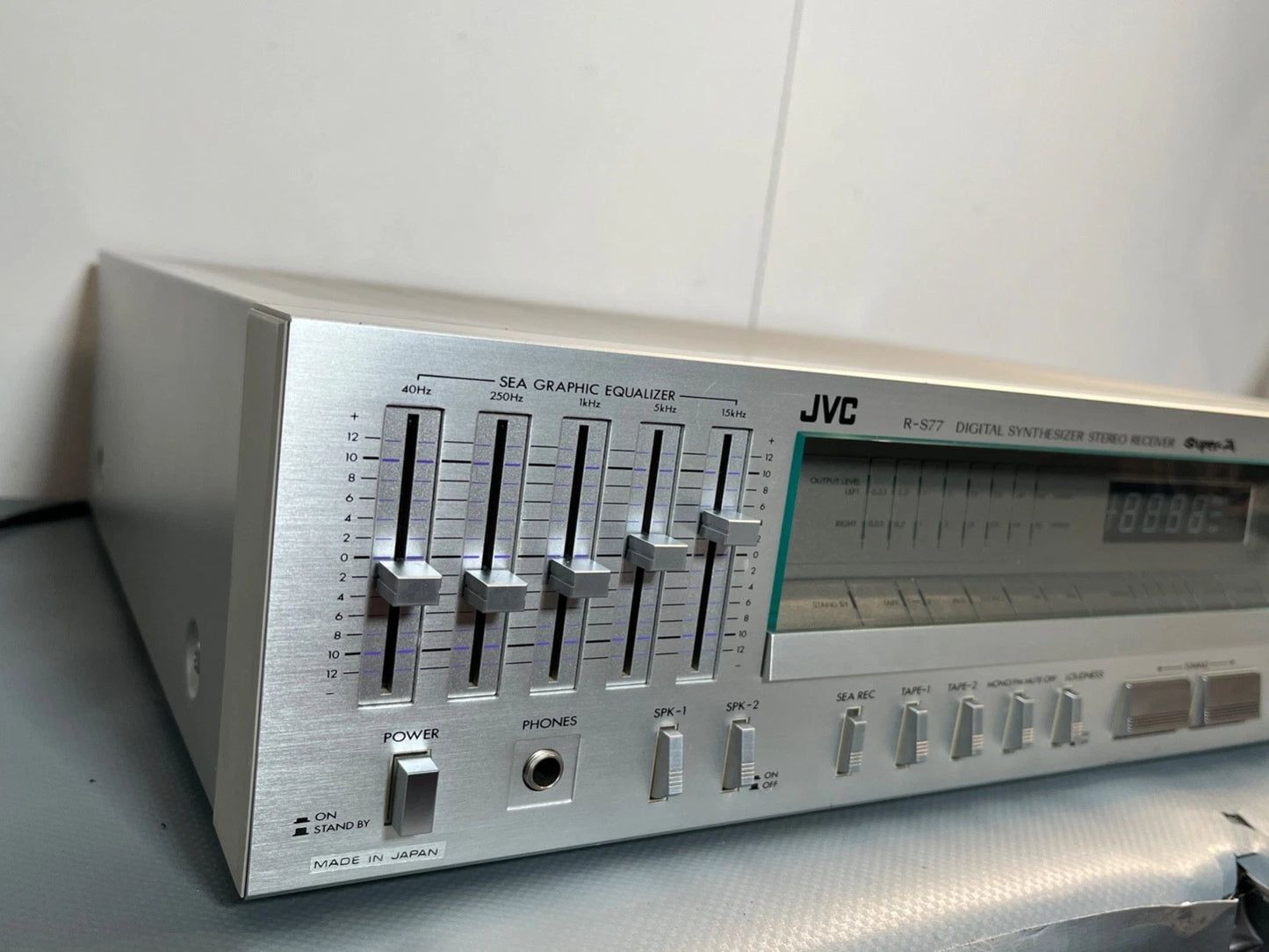 JVC R-S77 Vintage Amplifier Receiver. Phono Tape Amplifier AM/FM Tuner