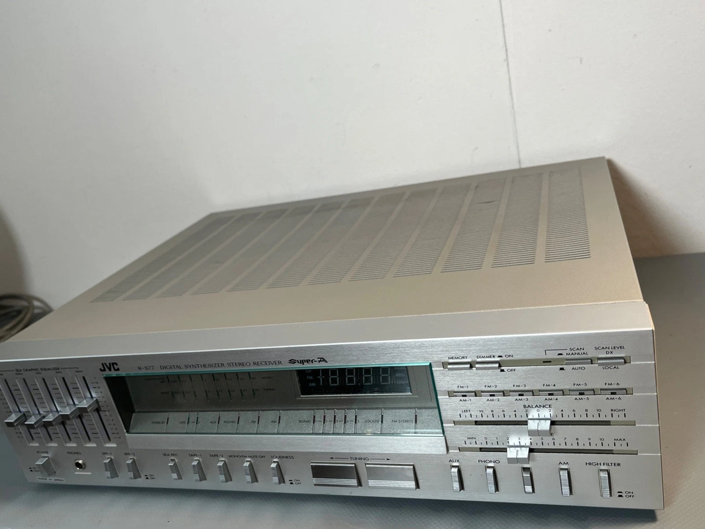 JVC R-S77 Vintage Amplifier Receiver. Phono Tape Amplifier AM/FM Tuner
