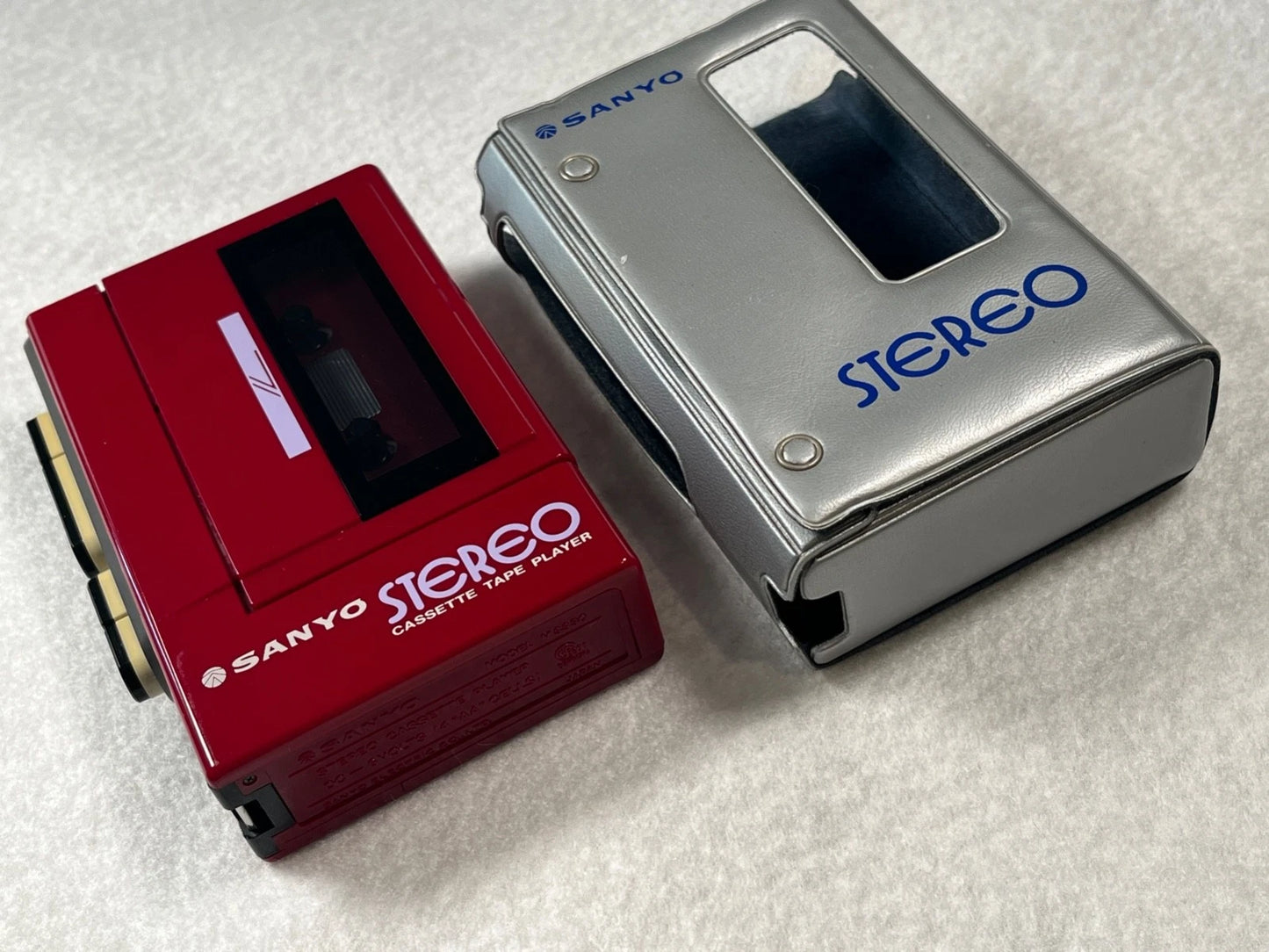 Sanyo M3330 Vintage Cassette Walkman With Case