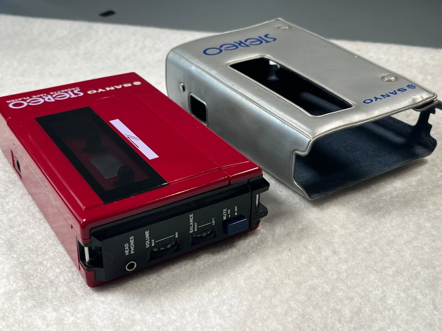 Sanyo M3330 Vintage Cassette Walkman With Case