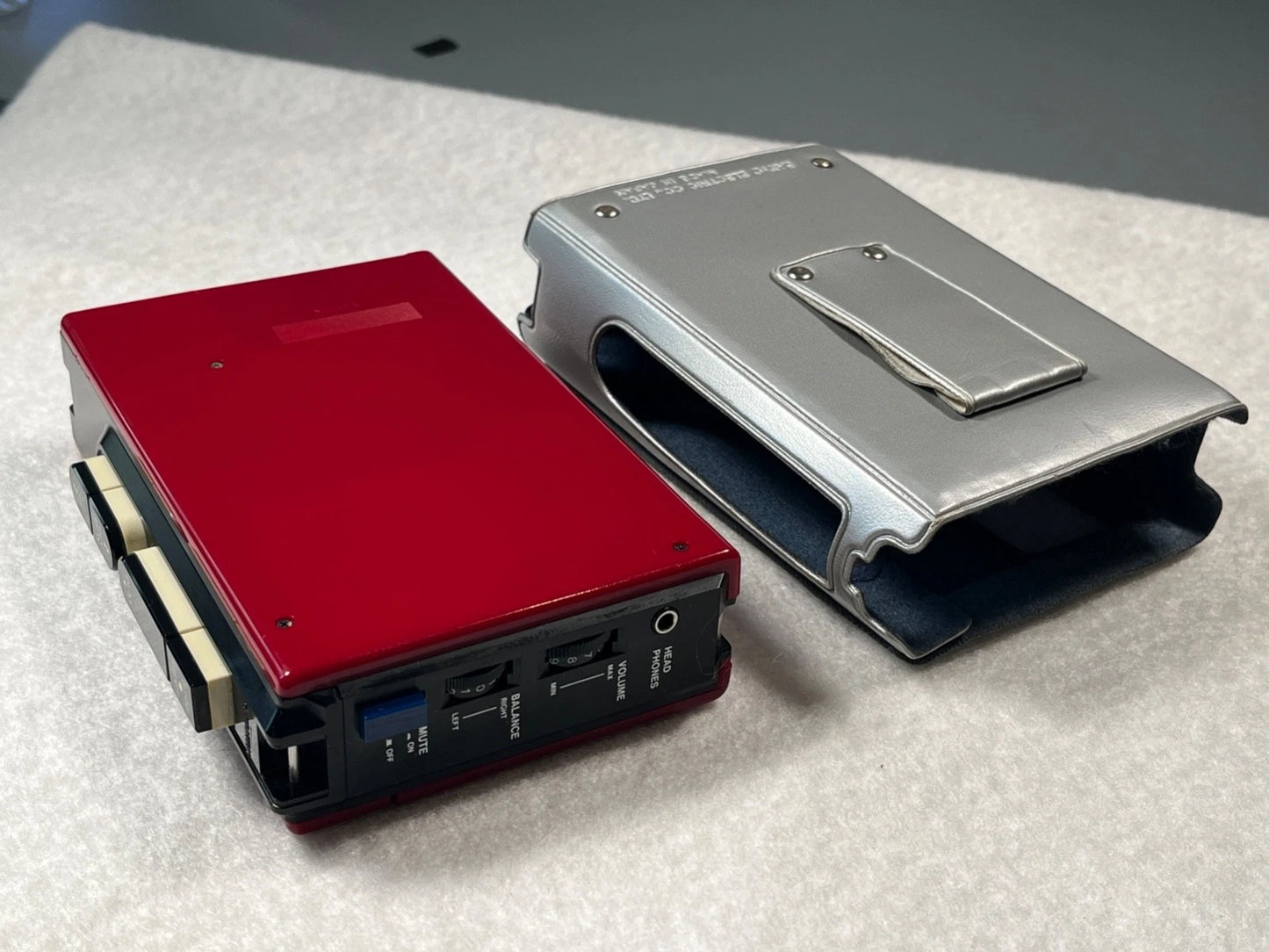 Sanyo M3330 Vintage Cassette Walkman With Case