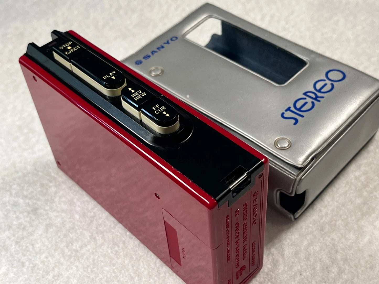 Sanyo M3330 Vintage Cassette Walkman With Case
