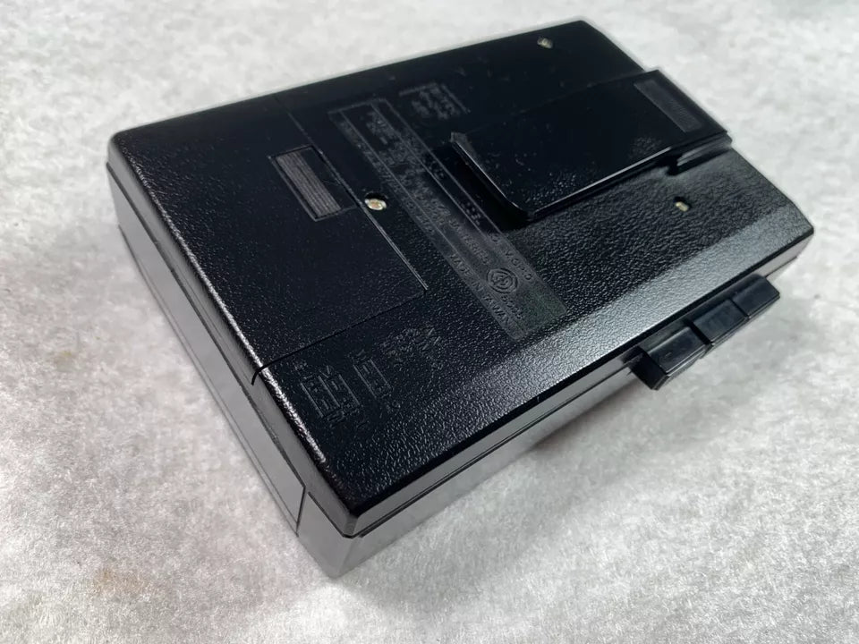 Sanyo MG10SP Walkman Personal Cassette Stereo with Speakers Boxed