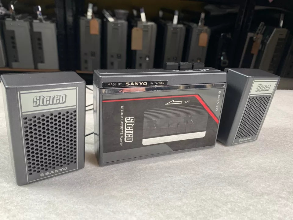 Sanyo MG10SP Walkman Personal Cassette Stereo with Speakers Boxed