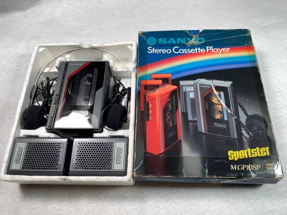 Sanyo MG10SP Walkman Personal Cassette Stereo with Speakers Boxed