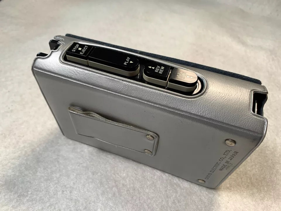 Sanyo M3330 Walkman Personal Cassette Stereo with Case