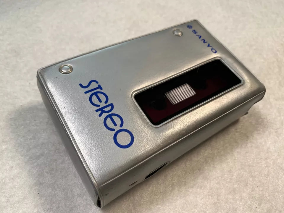Sanyo M3330 Walkman Personal Cassette Stereo with Case