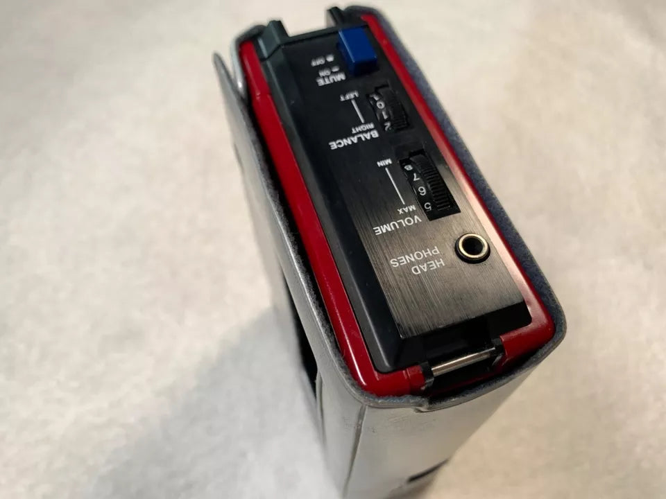 Sanyo M3330 Walkman Personal Cassette Stereo with Case