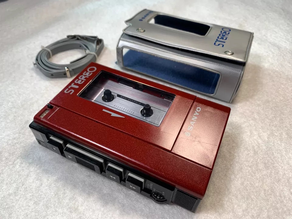 Sanyo M4440 Walkman Personal Cassette Stereo with  Case & Strap