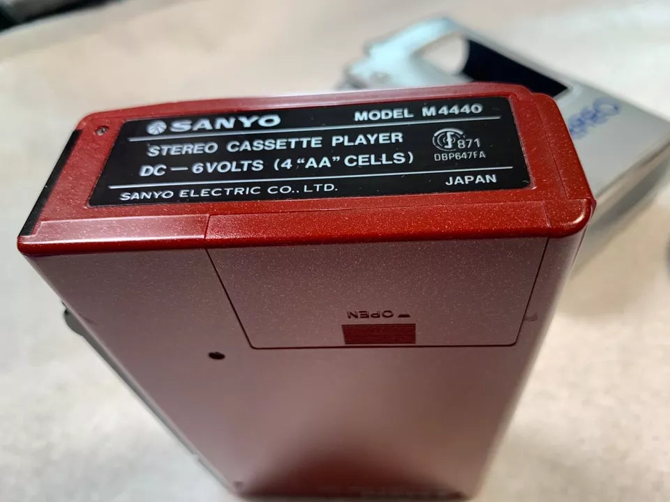 Sanyo M4440 Walkman Personal Cassette Stereo with  Case & Strap