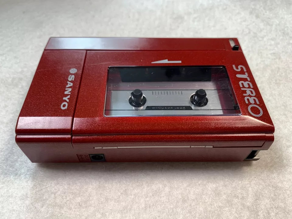 Sanyo M4440 Walkman Personal Cassette Stereo with  Case & Strap